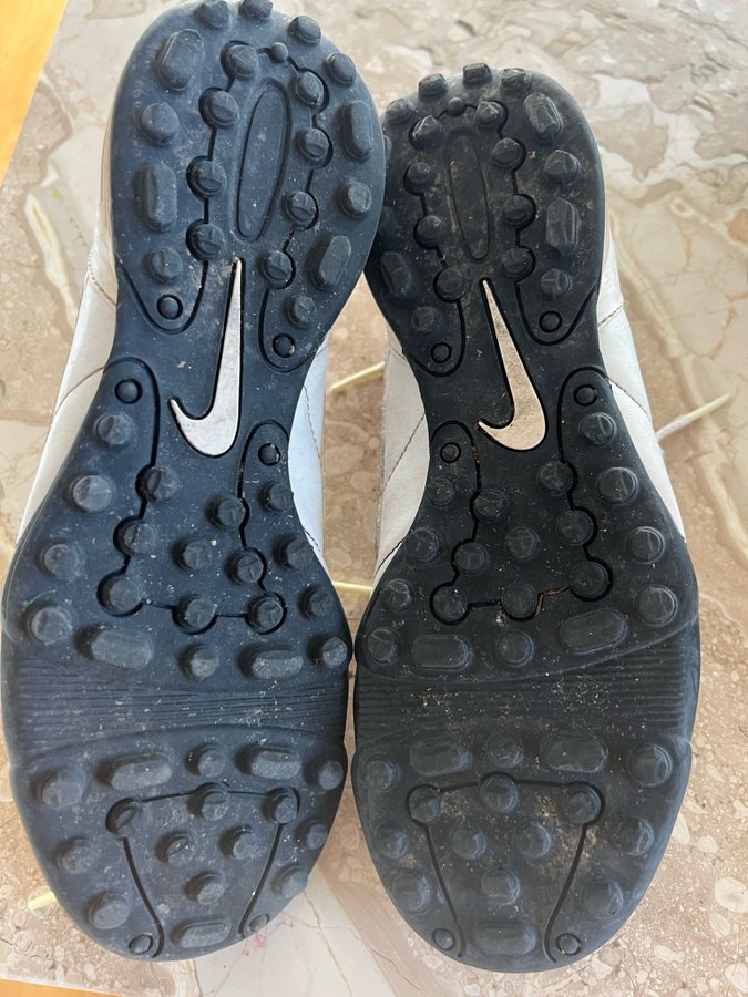 Nike Fotbollsskor Vit Storlek 38