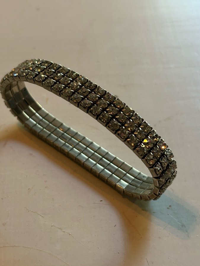 Armband, strass. 20 kr