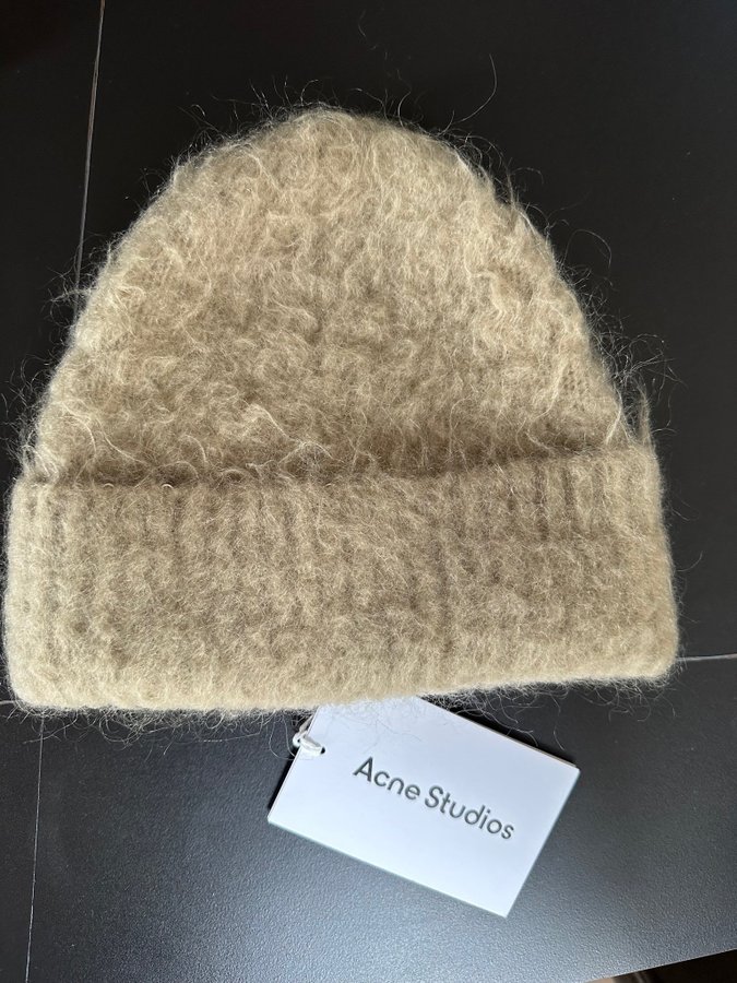 Acne Studios beige mössa