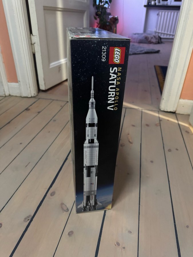 LEGO Ideas NASA Apollo Saturn V 21309 OÖPPNAD!