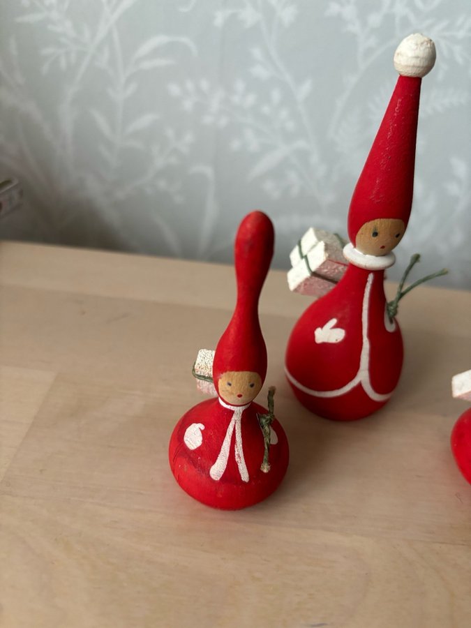 Retro trätomtar tomte hemslöjd advent