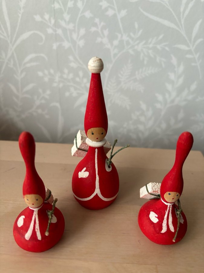 Retro trätomtar tomte hemslöjd advent