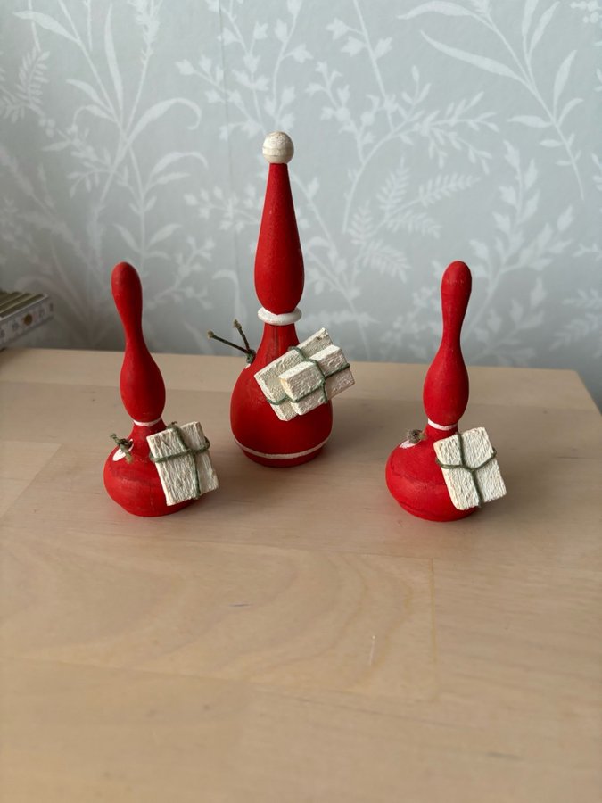 Retro trätomtar tomte hemslöjd advent