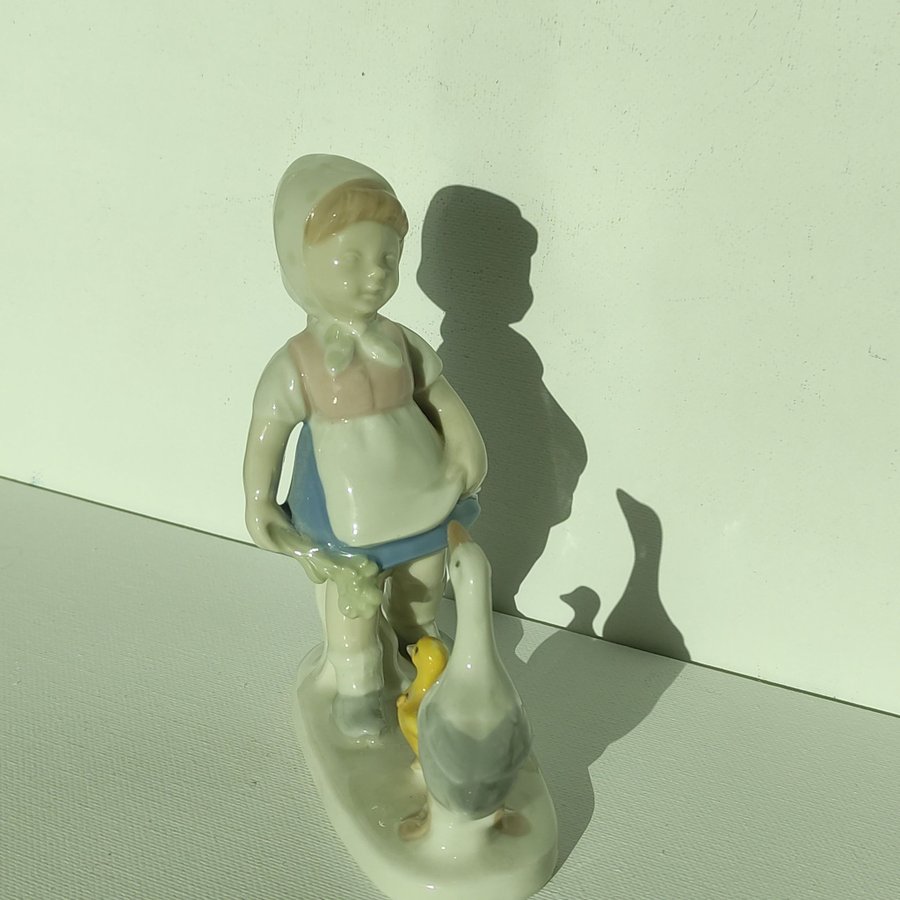 Vintage-Porslin-Figur-Flicka-Gäss-Wagner  Apel