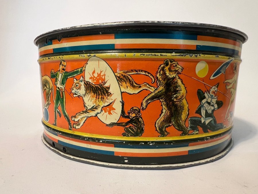 Fin art deco burk plåtburk med cirkus motiv. Clown lejon tiger apa. 30-tal.