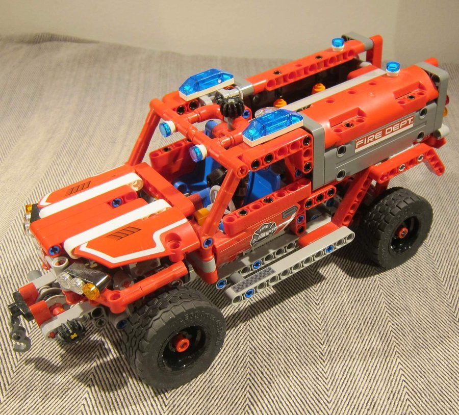 LEGO Brandbil First Responder Technic Model Fire 42075-1