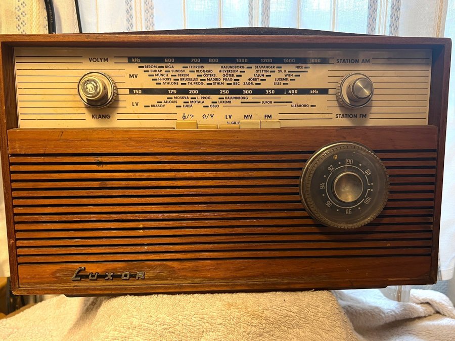 Luxor BT 490 transistorradio i trähölj med bärrem, från 1966? Vintage