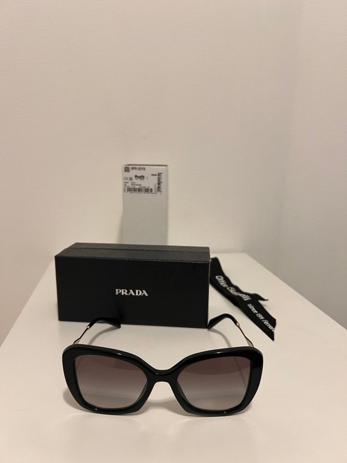 Prada Solglasögon