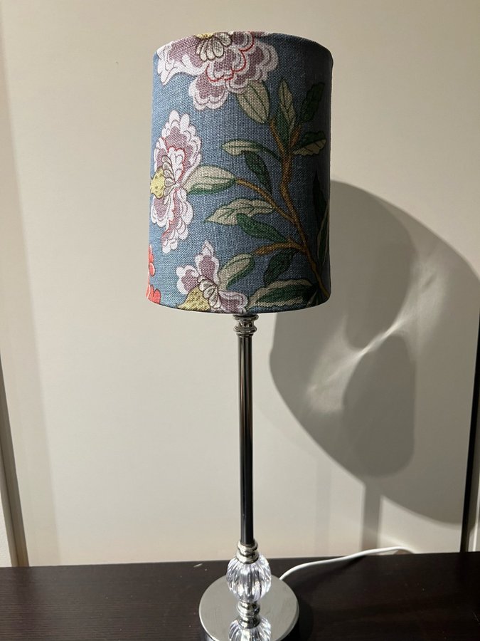 LAMPSKÄRM TYG FRÅN SVENSKT TENN GP  J BAKER / HYDRANGEA BIRD INDIGO TEXTIL