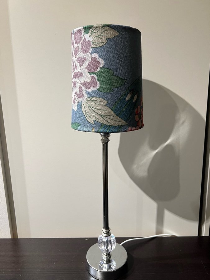 LAMPSKÄRM TYG FRÅN SVENSKT TENN GP  J BAKER / HYDRANGEA BIRD INDIGO TEXTIL