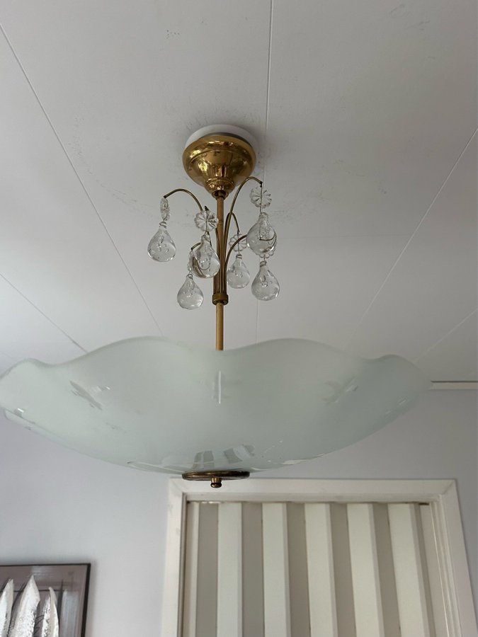 Art deco kristall TAKLAMPA, lampa plafond kristall droppar och metall,Sverige.