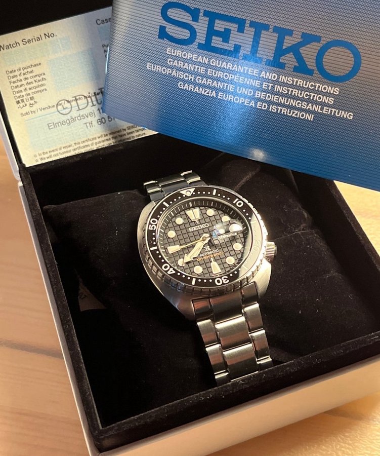 Seiko King Turtle SRPE03K1 Sort skive.