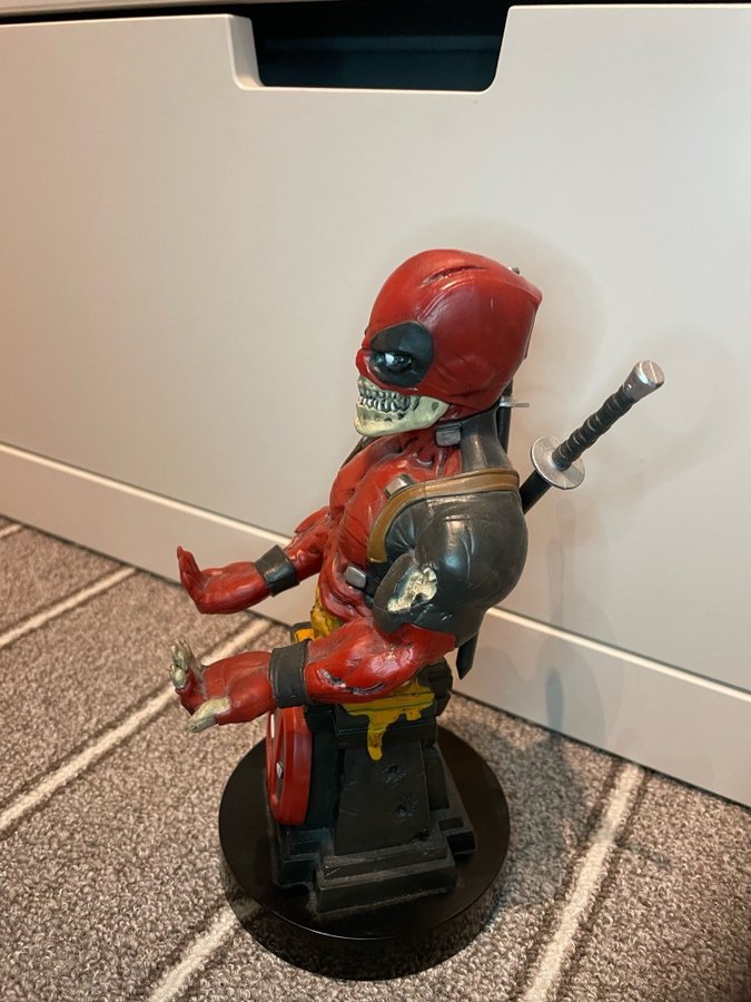 Deadpool mobilhållare/staty