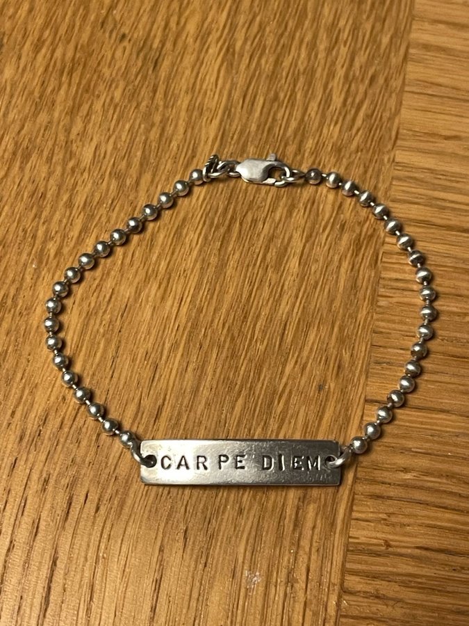 SÄNKT UTROP!! FINT ARMBAND ”CARPE DIEM” FRÅN EFVA ATTLING