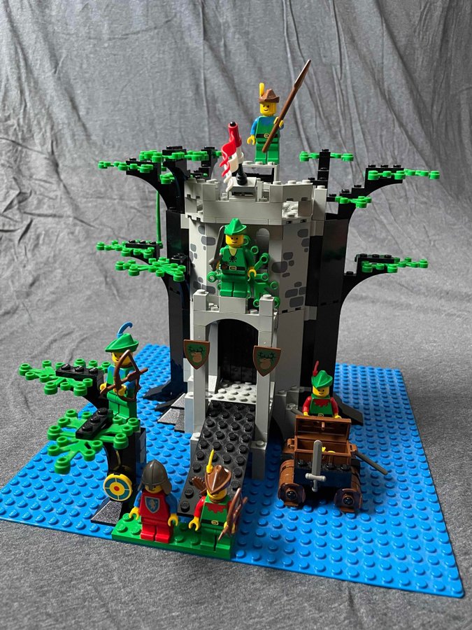 LEGO 6077 - Forestmen's River Fortress set