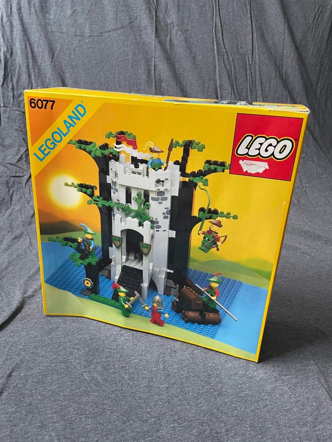 LEGO 6077 - Forestmen's River Fortress set