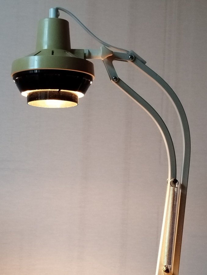 Vintage ovanlig lampa 60-70-tal. Gedigen design.