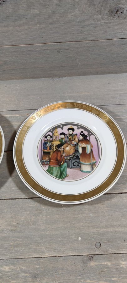 2 TALLRIKAR - ROYAL COPENHAGEN - THE HANS CHRISTIAN ANDERSEN PLATES