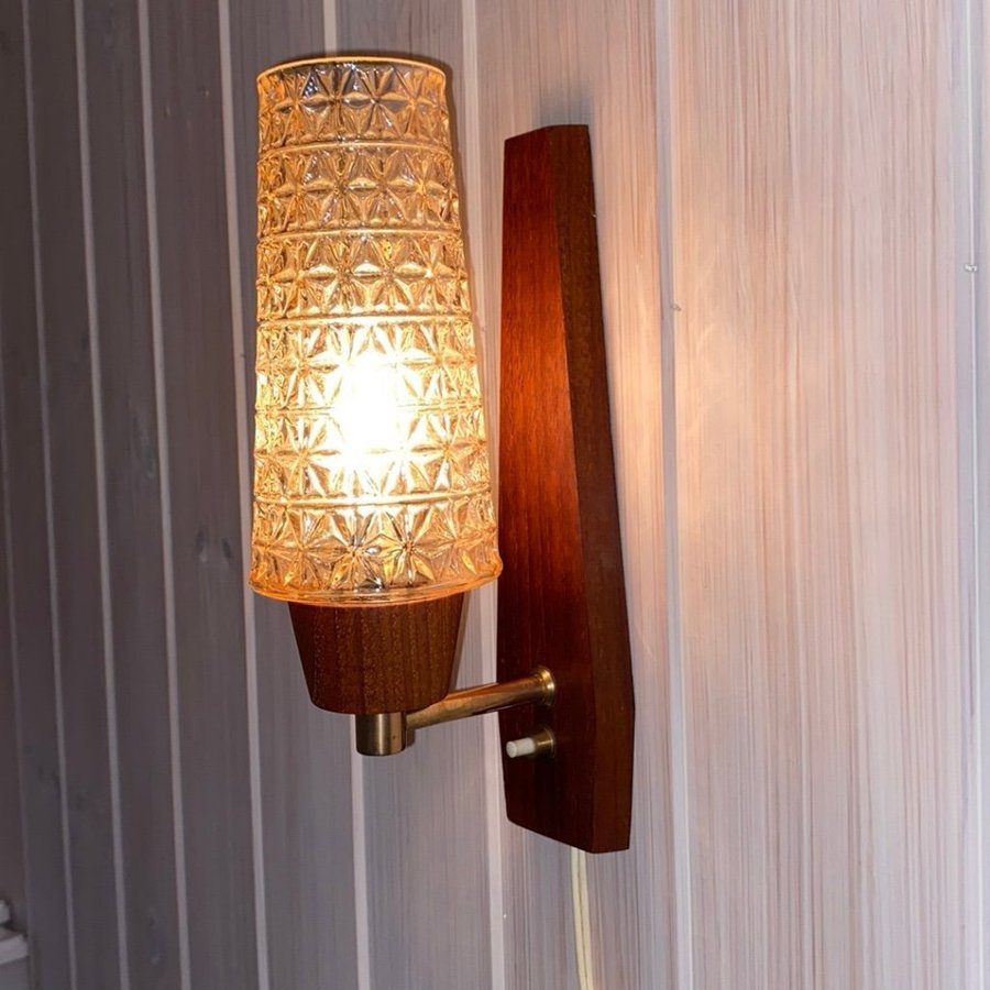 RETROFYND Teak / Mässing Vägglampa med glaskupa Danmark