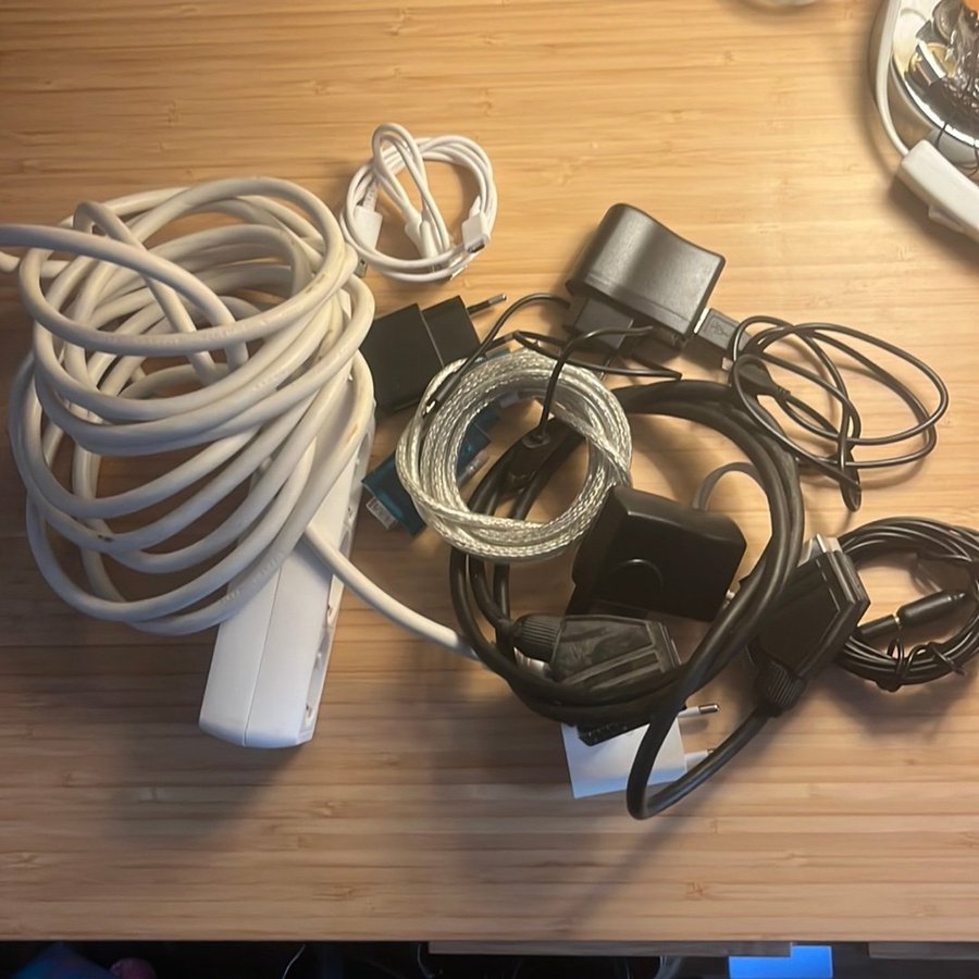 A little lot of electronics chargers