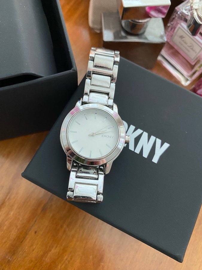 DKNY Damklocka i Silver