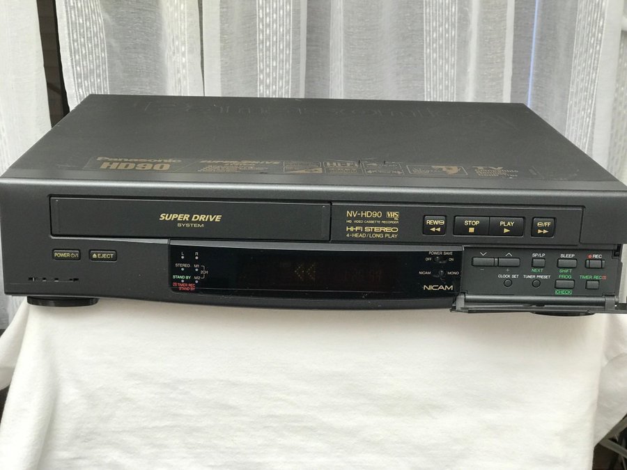 Panasonic HD90 VHS Video Recorder med fjärrkontroll