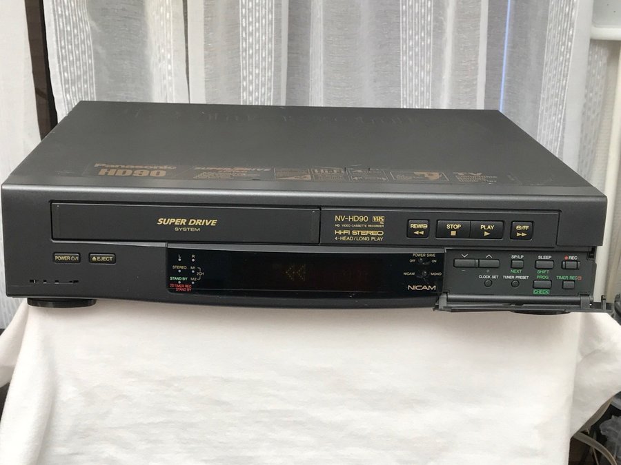 Panasonic HD90 VHS Video Recorder med fjärrkontroll