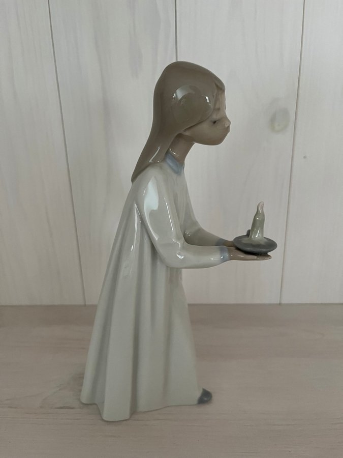 NAO - LLADRO figurin FLICKA MED NATTLJUSSTAKE porslinsfigurin PRIMA SKICK!