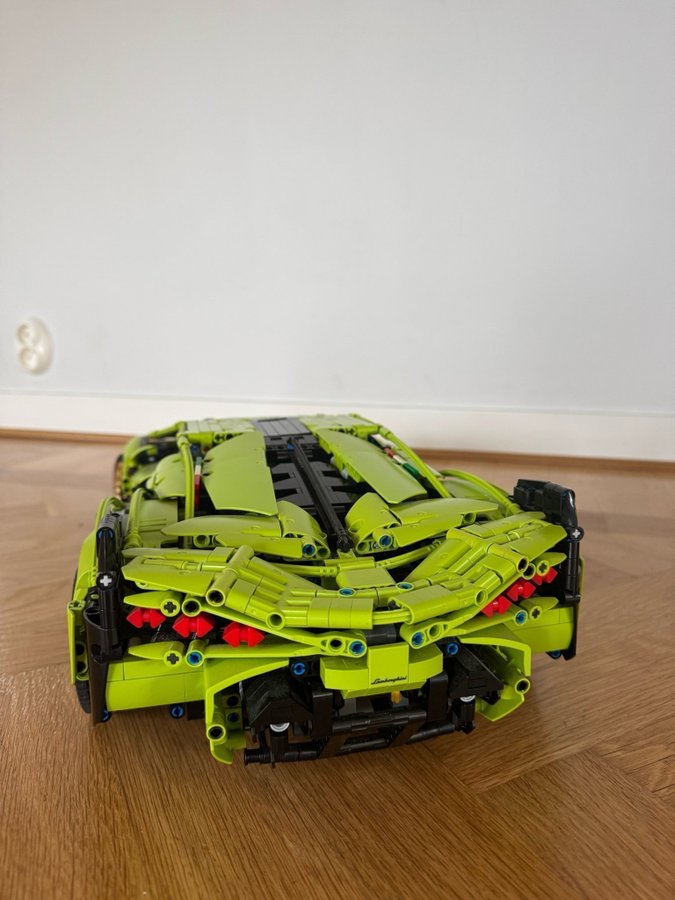 Lego Technic Lamborghini Sián FKP 37. Som ny!