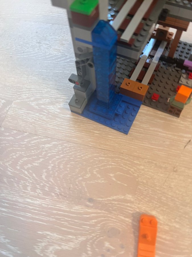 LEGO Minecraft 21169 första äventyret