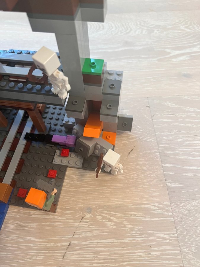 LEGO Minecraft 21169 första äventyret