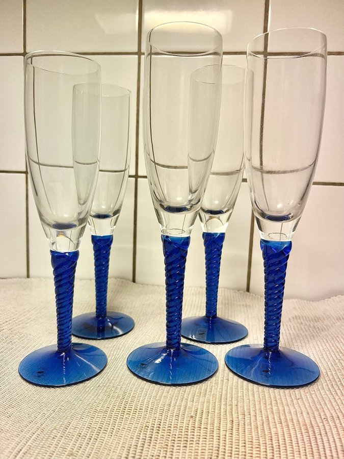 Fem champagne glas med twist