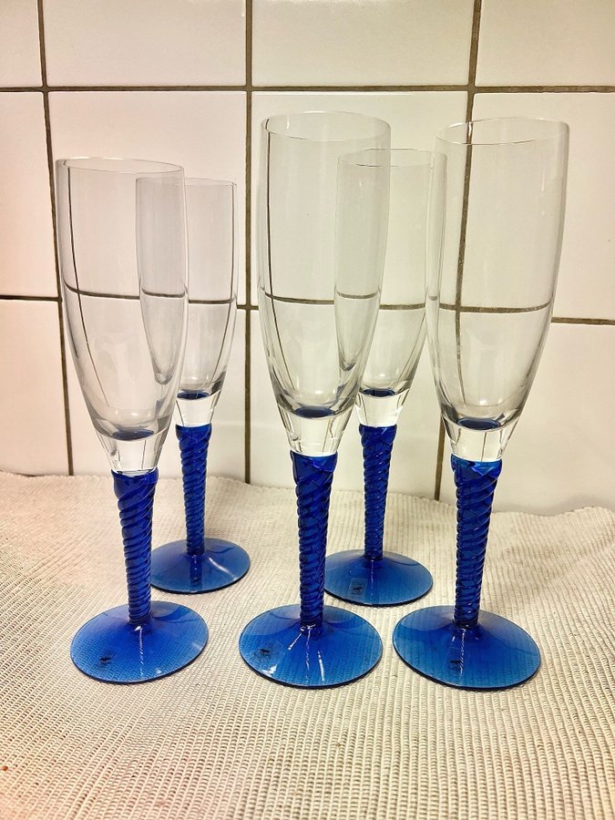 Fem champagne glas med twist