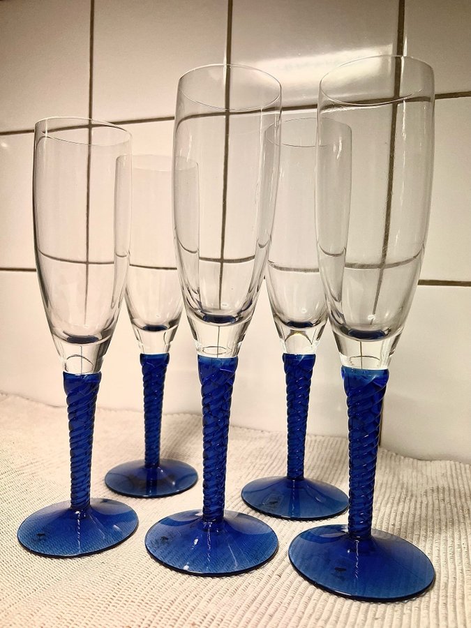 Fem champagne glas med twist