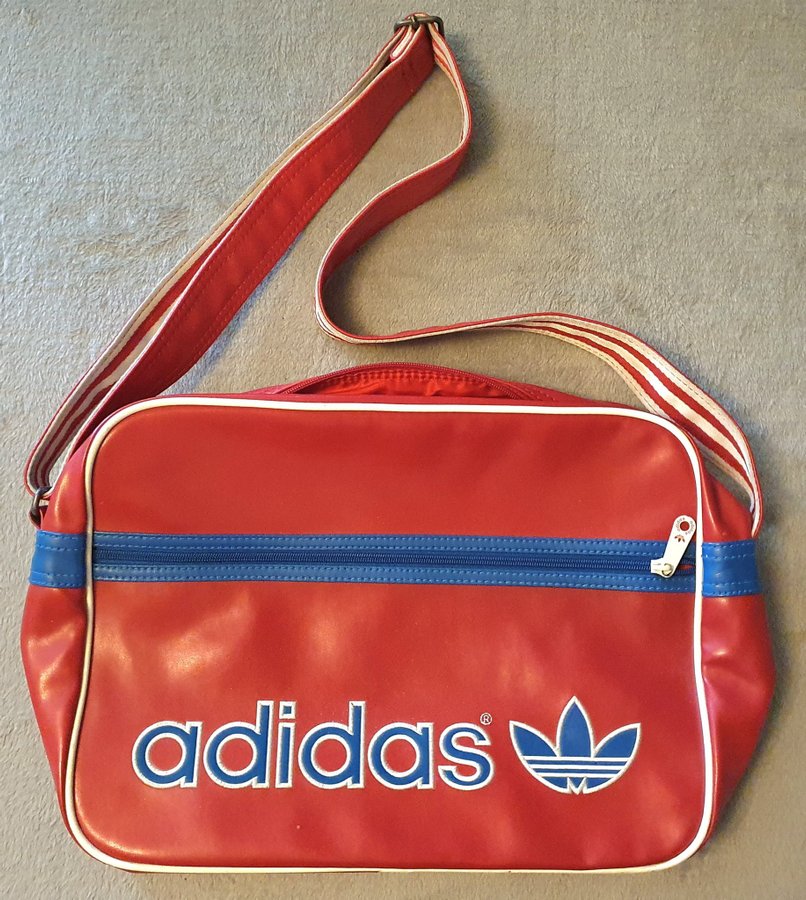 Retro röd Adidas väska