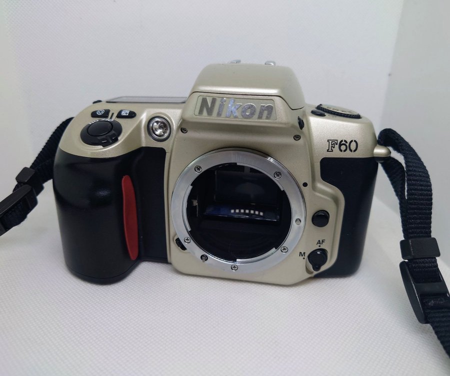 Nikon F60 kamerahus i toppskick!