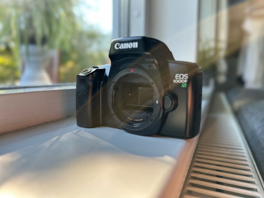 Canon EOS 1000F