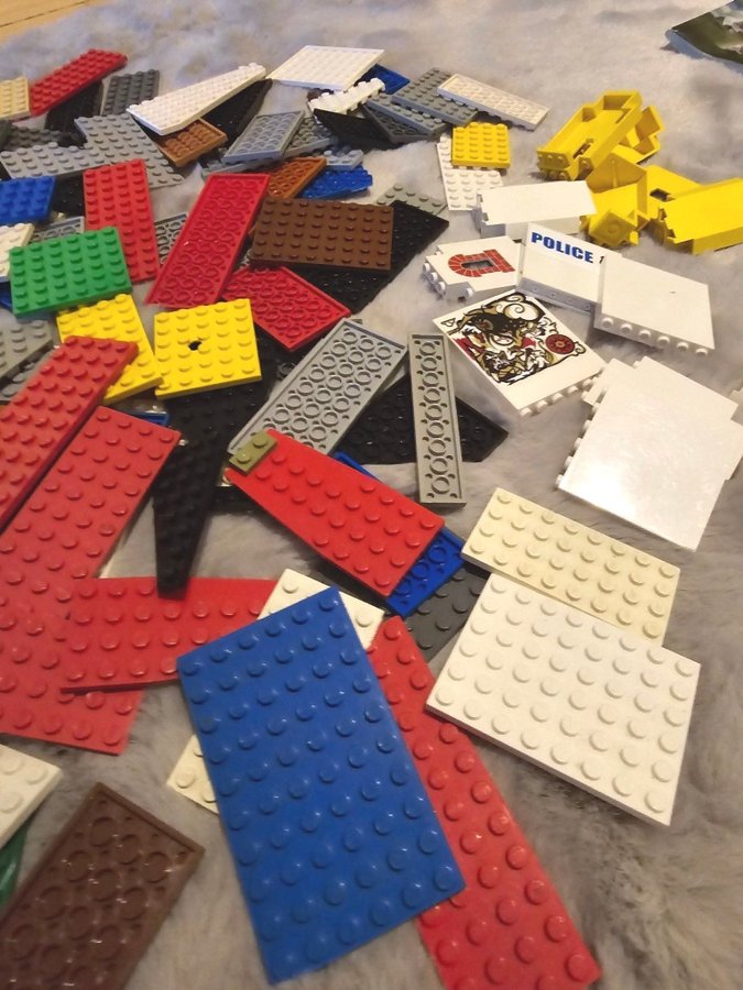 Maxat paket! 90 Lego-plattor i olika färger  storlekar