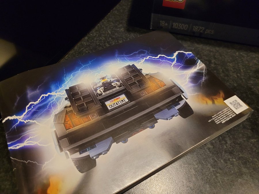 LEGO 10300 DeLorean Time Machine