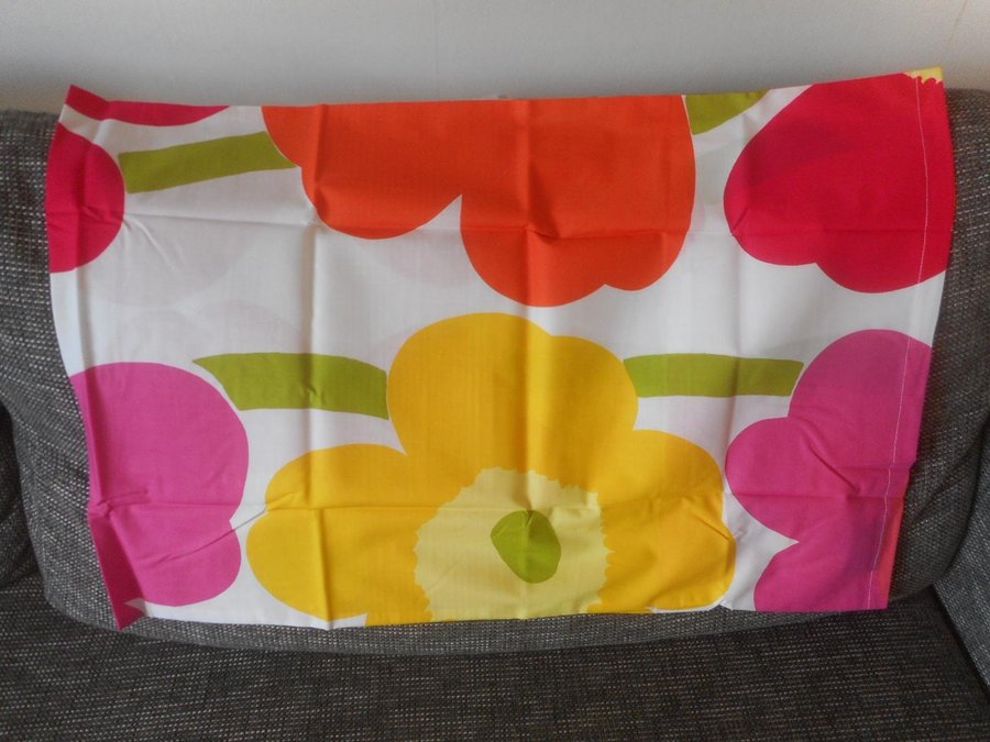 Oanvänt ÖRNGOTT KUDDFODRAL med ficka UNIKKO Marimekko Retro