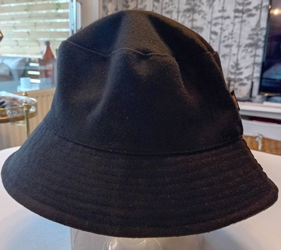 Ny Pernilla Wahlgren svart hatt Bucket hat