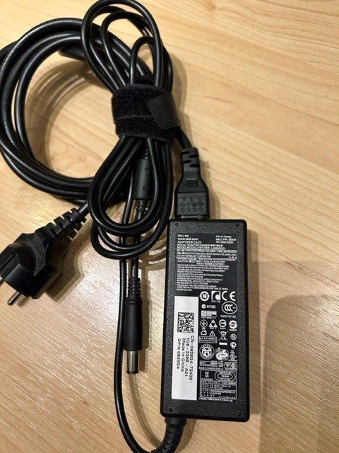 Dell AC Adapter Modell: 928G4 65W 195V