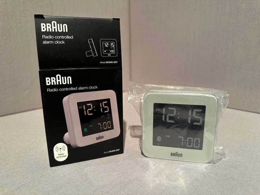 Braun Digital Radio Controlled Alarm Clock – Väckarklocka – Vit/Svart