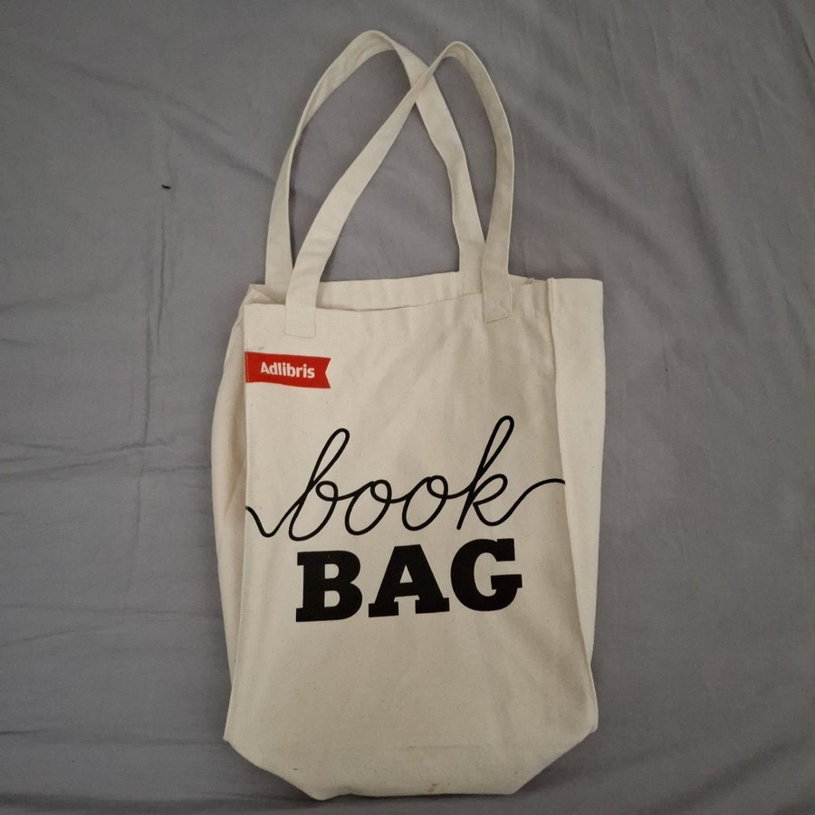 Fin totebag från Adlibris