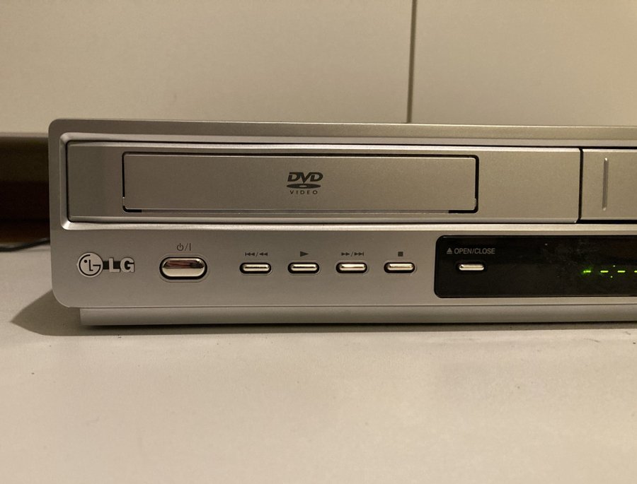 LG, KOMBiSPELARE ; DVD-spelare och VHS-videospelare