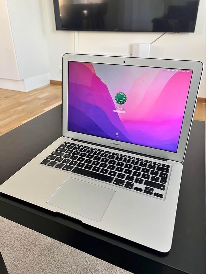 Macbook air 13" 2015 i5/8gb/120gb i bra skick!