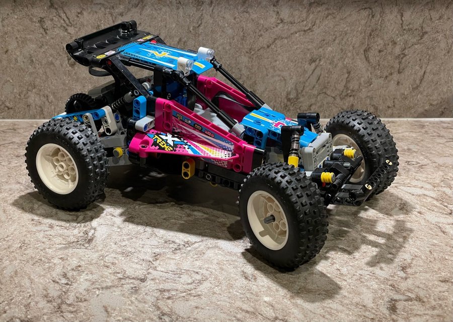 Lego Technic 42124 Off-Road Buggy med motor. Kan köras via app