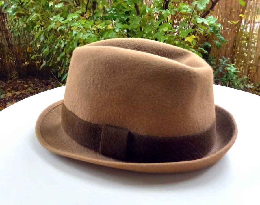 An iconic genuine classic mid-century BORSALINO Fedora felt hat unisex