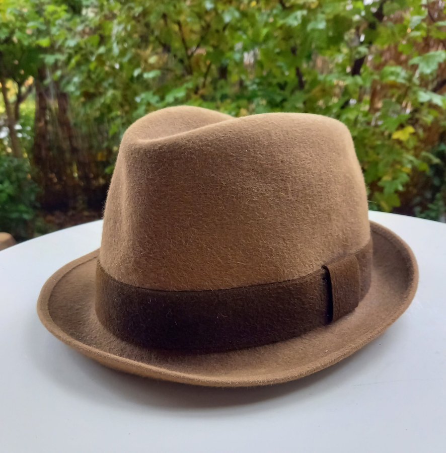 An iconic genuine classic mid-century BORSALINO Fedora felt hat unisex