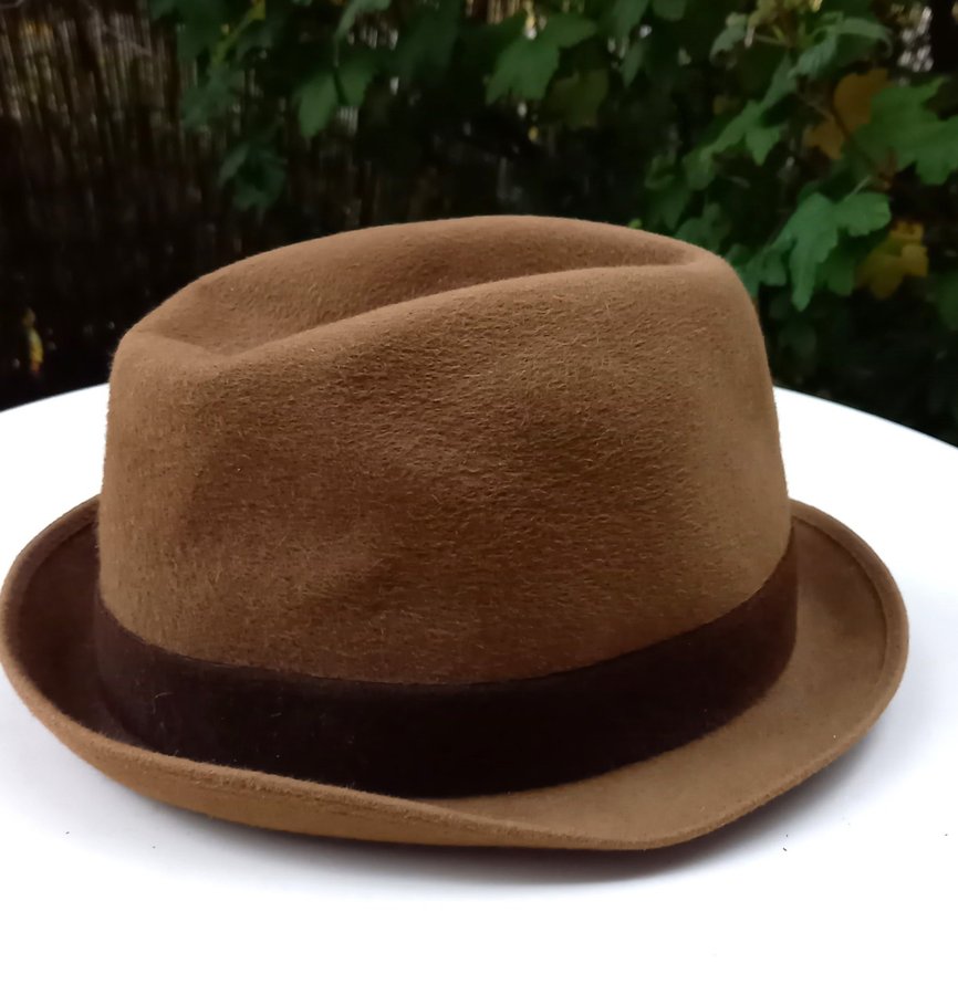 An iconic genuine classic mid-century BORSALINO Fedora felt hat unisex